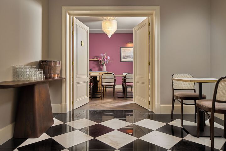 Room 16 of 34