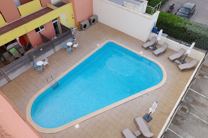 Pool 23 of 43