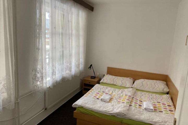 Room 11 of 33