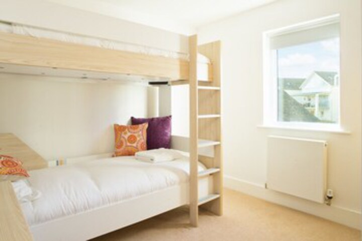 Room 4 of 13
