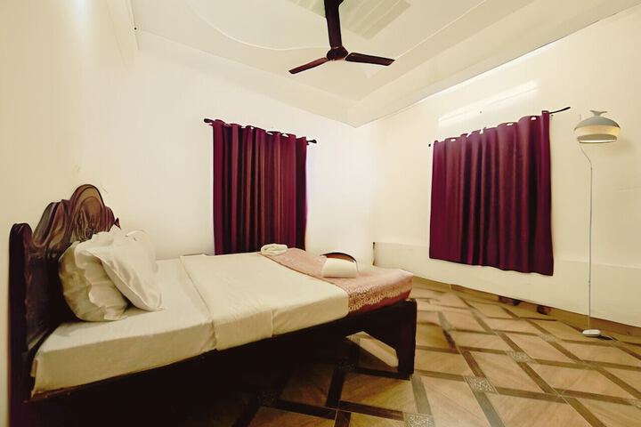 Room 30 of 94