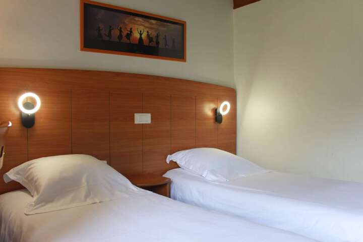 Room 13 of 73