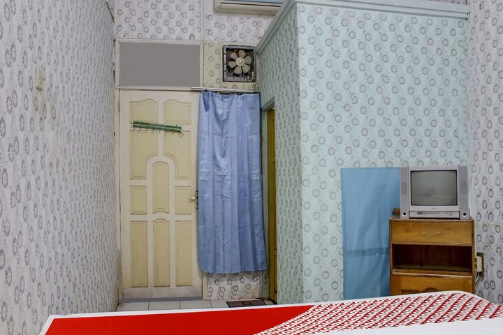 Room 18 of 37