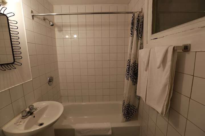 Room 27 of 37