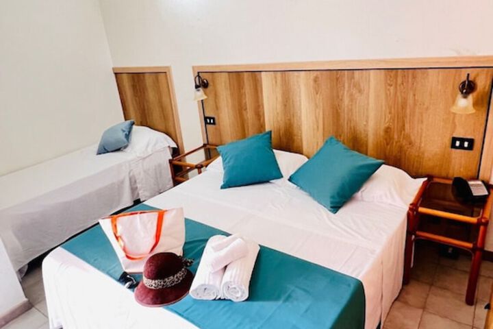 Room 20 of 102
