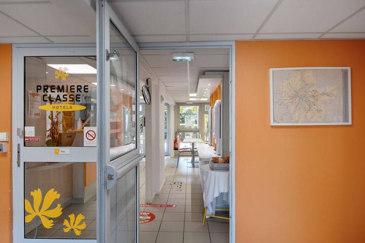 Entrance & Lobby