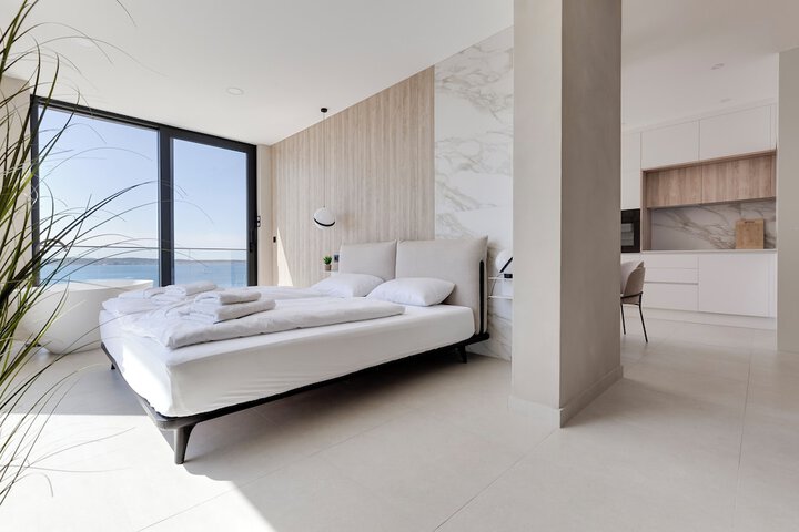 Room 4 of 28