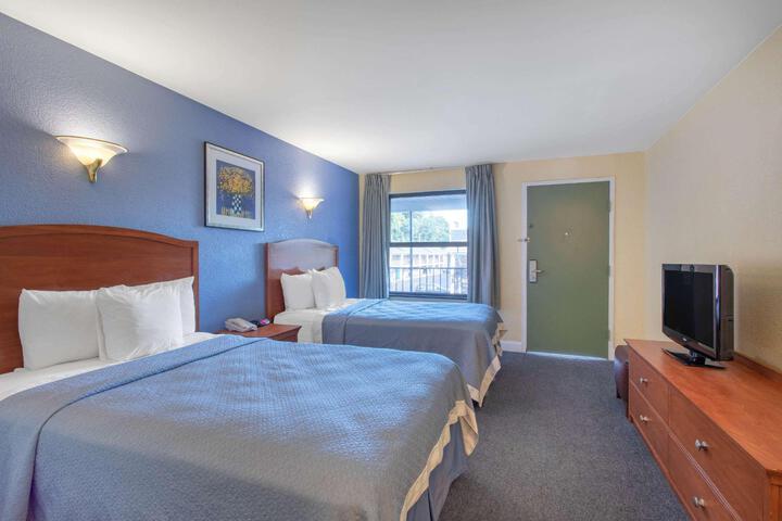 Double Deluxe Queen Bed (10 of 10)