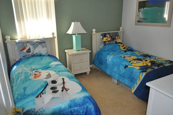 Room 5 of 16