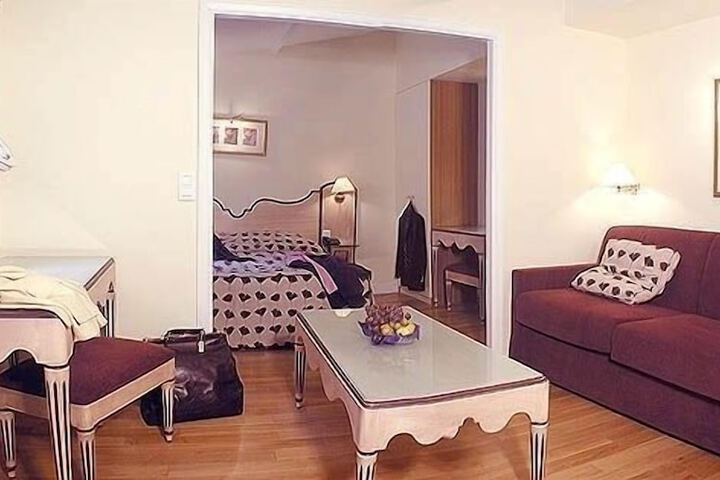 Room 16 of 38