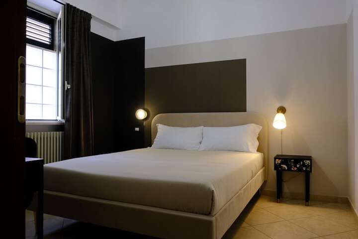 Room 12 of 34