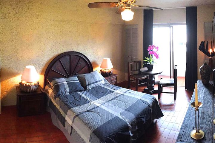 Room 10 of 13