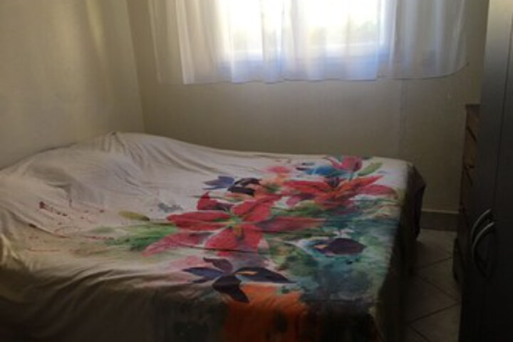 Room 25 of 37