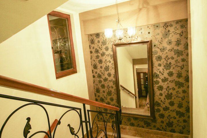 Ballroom/Hall 34 of 49