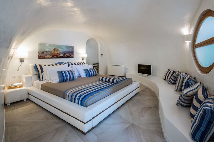 Room 3 of 92