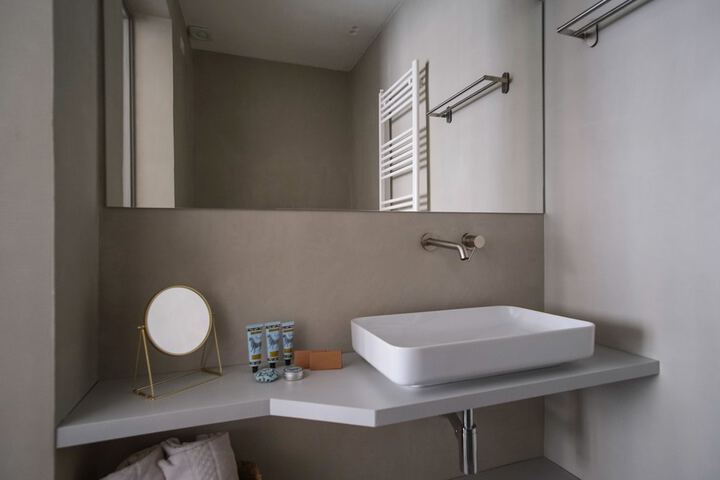 Room 42 of 48