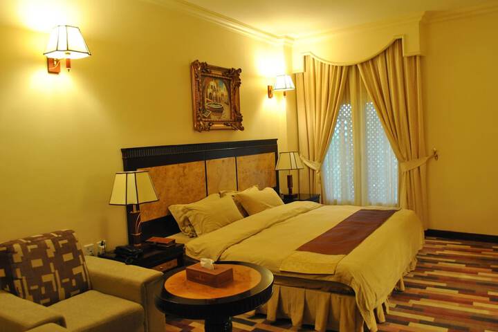 Room 7 of 18