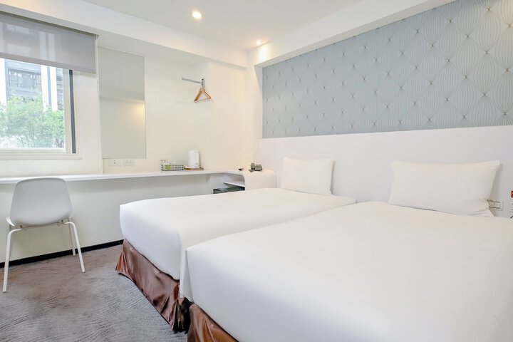 Room 33 of 83