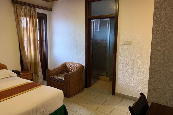 Room 7 of 13