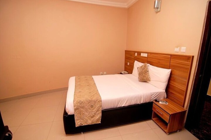 Room 14 of 48