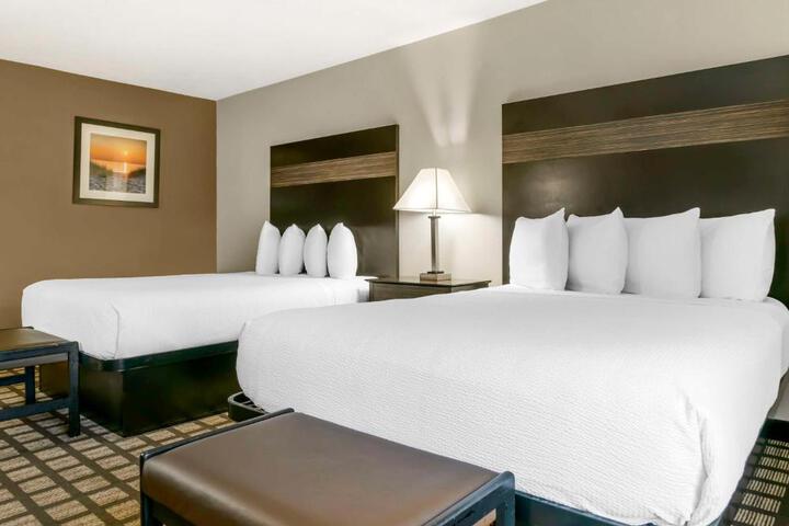 2 Queen Beds Annex Building Exterior Entrance No Elevator Accessible Microwave and Refrigerator WiFi Full Breakfast (6 of 15)