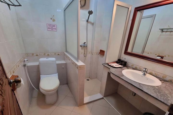 Room 6 of 14