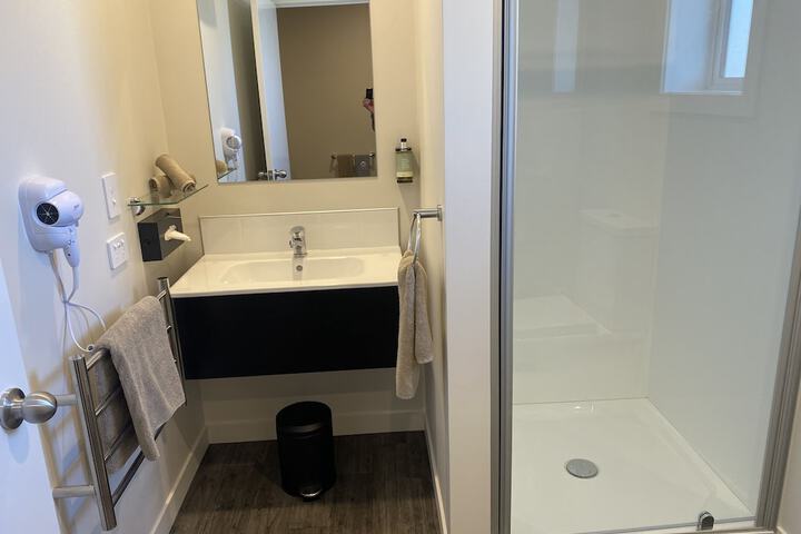 Room 10 of 28
