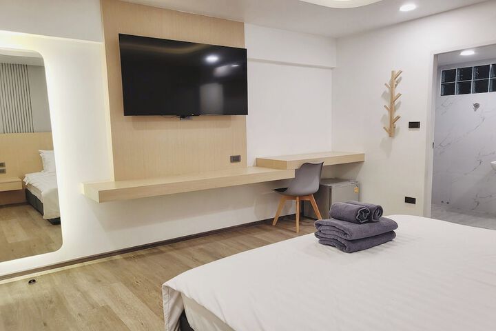 Room 19 of 37