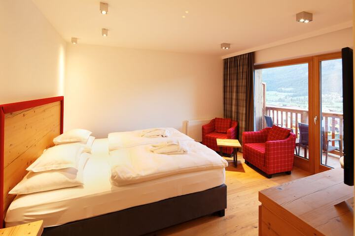 Room 5 of 94