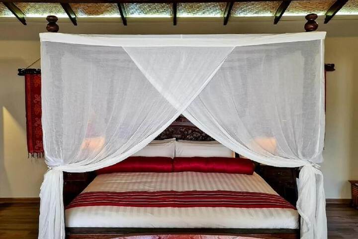 Room 27 of 162