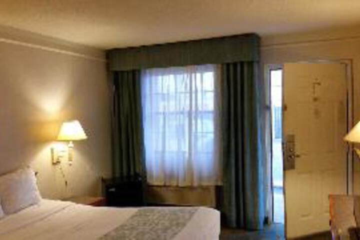 Room 28 of 42