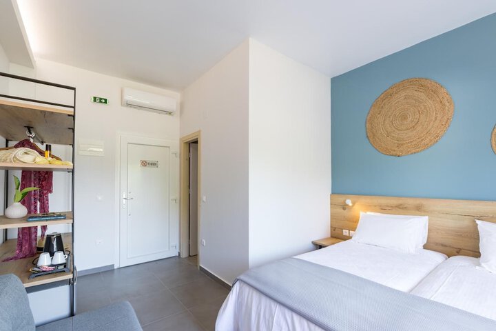 Room 6 of 46