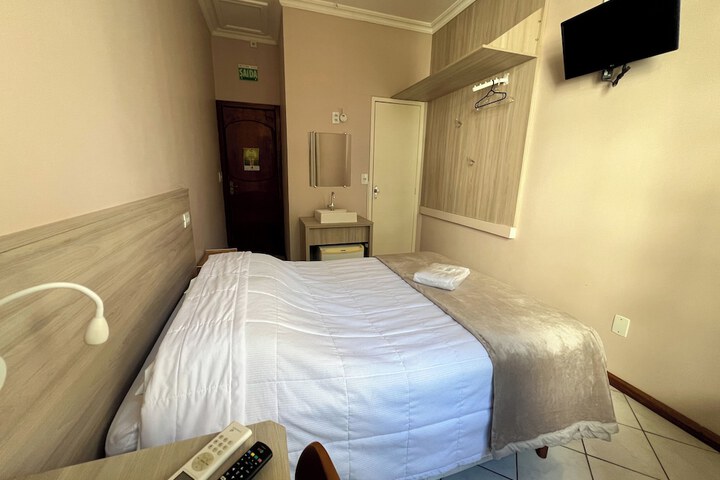 Room 102 of 206