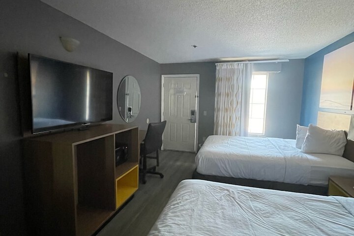 Double Accessible King Size Bed (4 of 6)