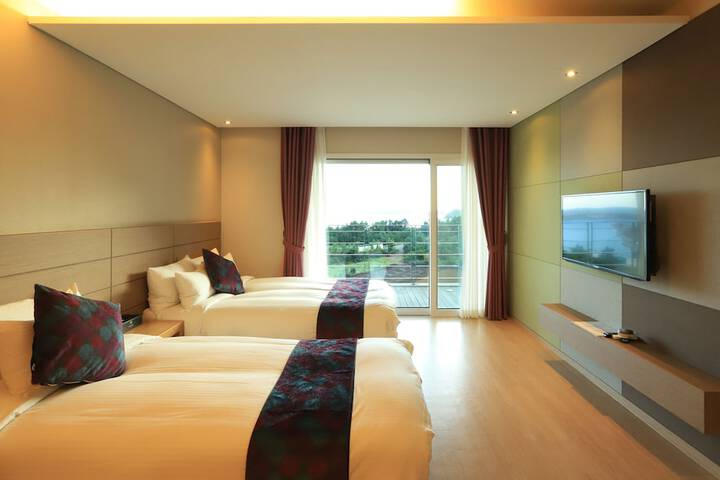 Room 4 of 78