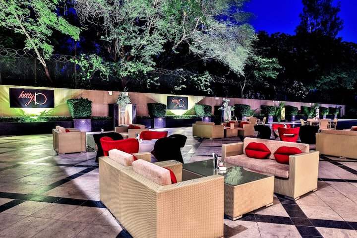 Lounge 48 of 67