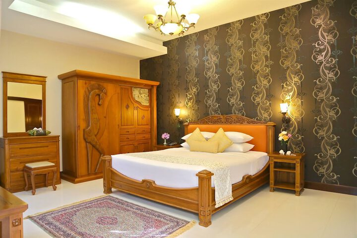 Room 18 of 87
