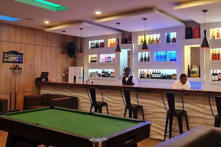 Lounge 19 of 22