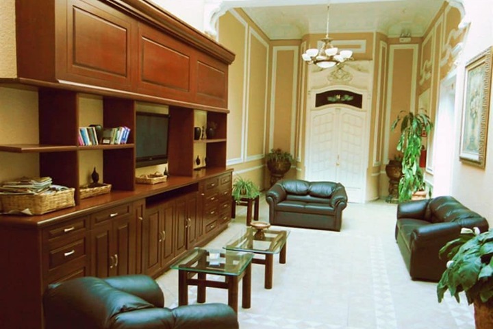 Room 2 of 6