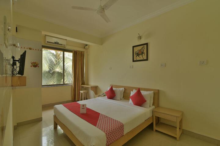 Room 4 of 12