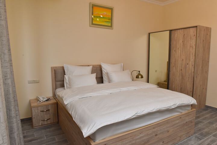 Room 4 of 41