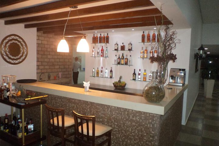 Lounge 9 of 14
