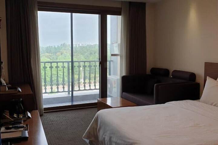 Room 6 of 24