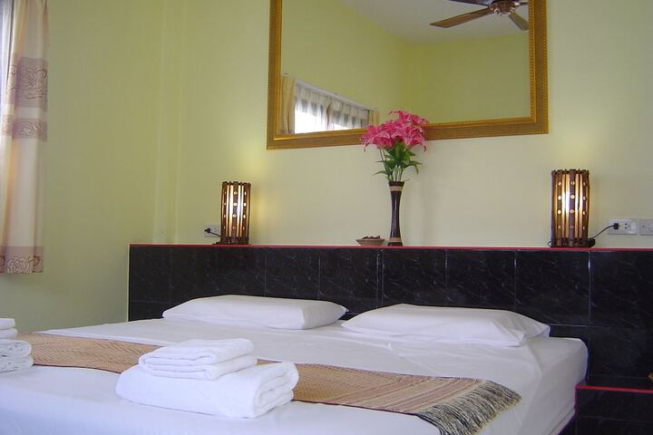 Room 3 of 68