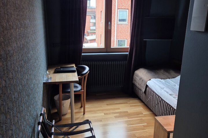 Room 13 of 57