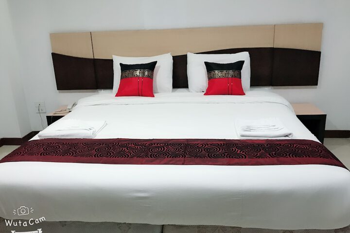 Room 9 of 18