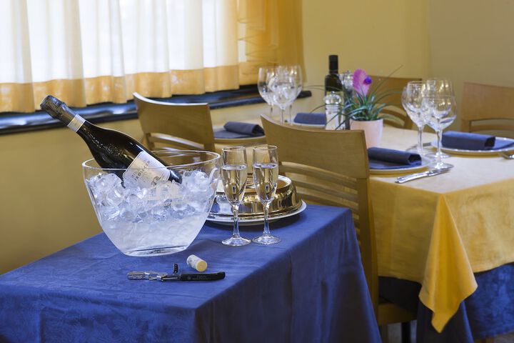 Dining 41 of 48