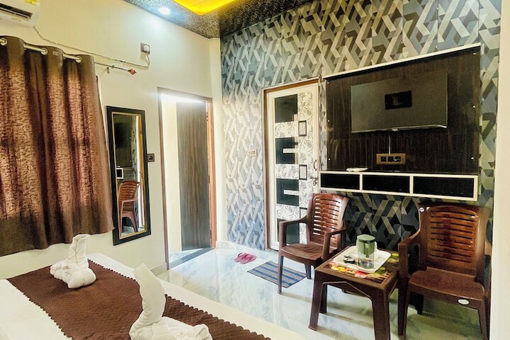 Room 3 of 44