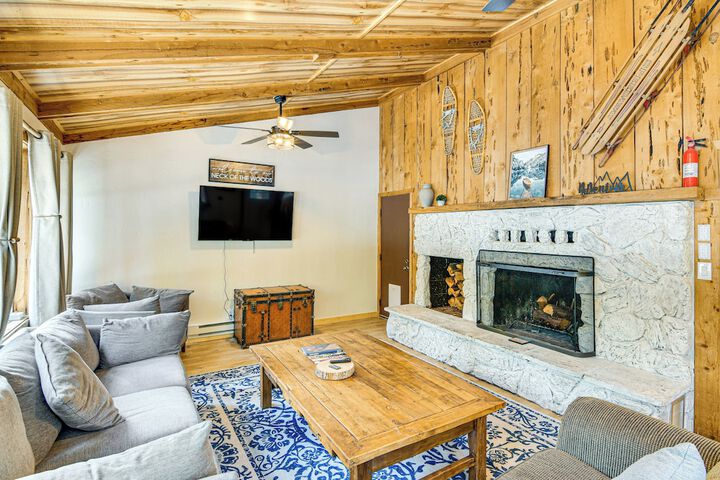 Graeagle Vacation Rental Cabin w / Game Room!