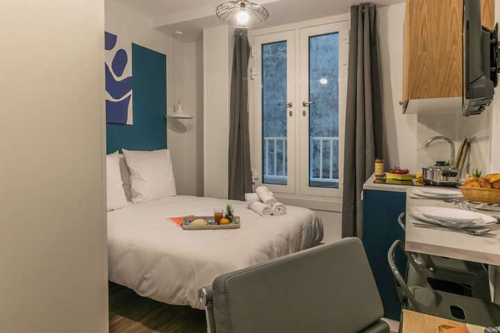 Room 44 of 185